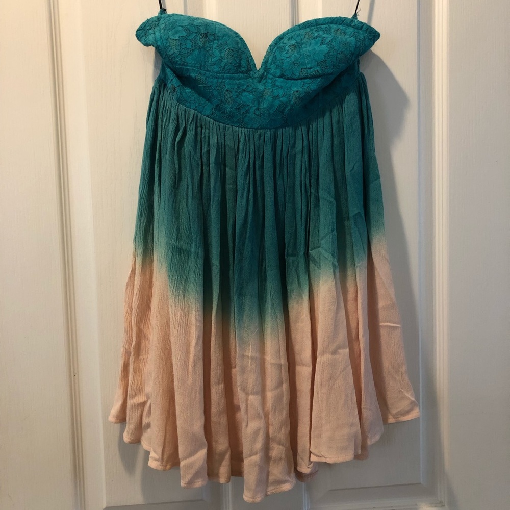 Tobi strapless ombré flowy dress